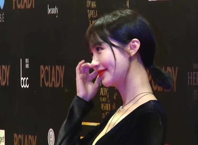 明星走红毯很赏心悦目,可偏偏她却走的惊心动魄?