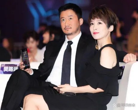 吴京谢楠结婚多年恩爱如初，见面第二次就告白，两人是怎么在一起的？