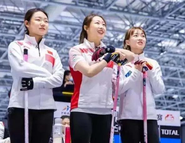 中国冰壶女队因失误太多最终败给美国队,你对此怎么看?