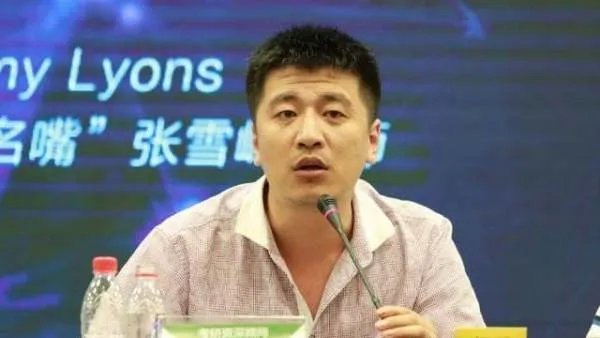 红极一时的张雪峰,因发言不当公开道歉,现在过得怎么样?