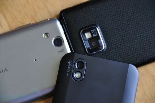 GALAXY S II最薄 3大品牌机皇对比图赏