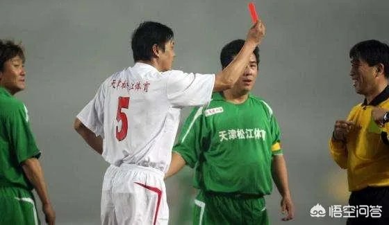 中超联赛裁判一年的年薪有多少钱呢?他们是如何选拔的?